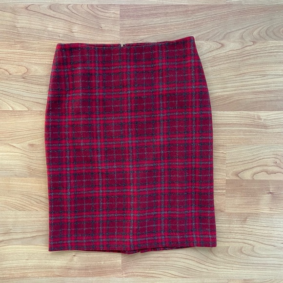 Talbots Women’s 8 wool blend Red and Black Plaid Pencil Skirt - Picture 8 of 9
